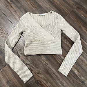 Cropped ribbed v-neck grey sweater